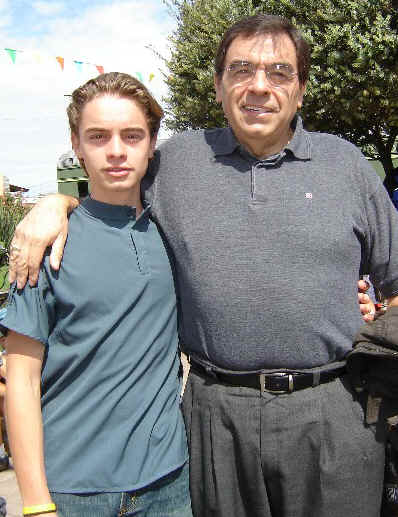 Oscar P�rez, acompa�ado de su hijo Armando