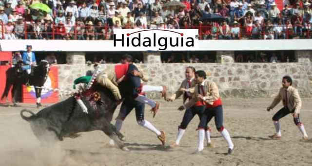 Apan En Su Gran Corrida De Feria Rodrigo Santos El Payo Los Forcados