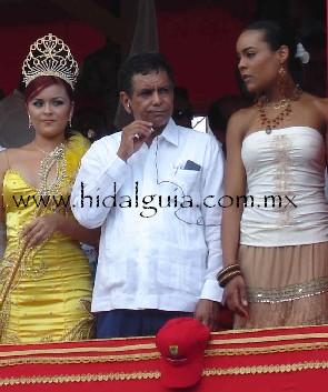 Fidel Herrera Beltrn con dos Reinas!!!
